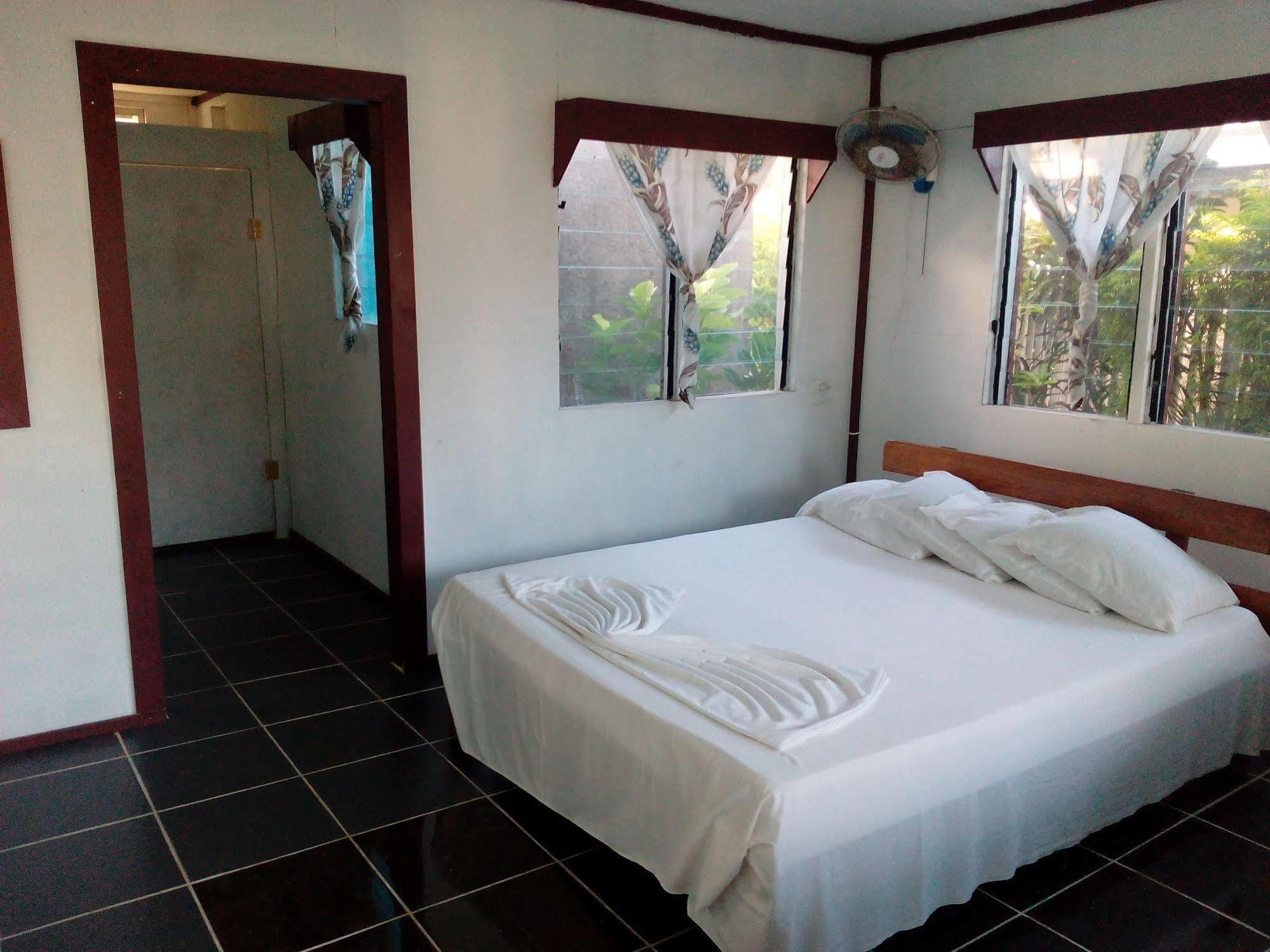 Hotel Vacations Beach Fale Manase Exteriér fotografie